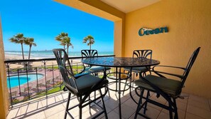 Outdoor dining - Beautiful Condo in Beach Resort Princesa A-203 (Puerto Peñasco)