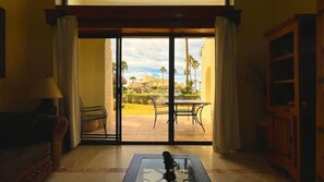 TV - Cozy Ground Level Condo near Pool Pinacate 112 (Puerto Peñasco)