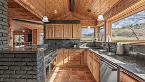 Fridge, microwave, oven, stovetop - B4 Ranch Lodge - Amazing Views (Collbran)