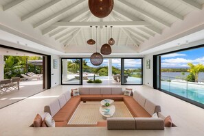 TV - Villa Sole Luce -- Prestige property near the beach (Les Terres Basses)