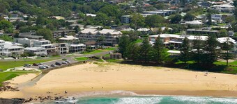 Pet Friendly 3BR Beachside Escape – 200m to Surf Beach