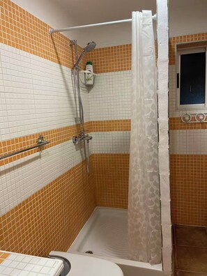 Shower, hair dryer, bidet, towels - Family 3BR Townhouse Pool Terrace South Tenerife (Arona)