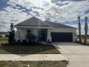 Exterior - 3-bedroom house in welcoming Palm Coast with AC comfort (Palm Coast)