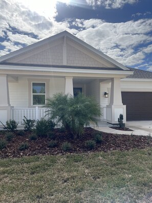 Exterior - 3-bedroom house in welcoming Palm Coast with AC comfort (Palm Coast)