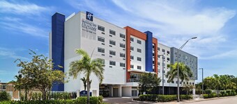 Holiday Inn Express & Suites Miami Intl Airport - 36th St