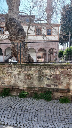 Property grounds - The Macaron Poyraz Guesthouse (Balıkesir)