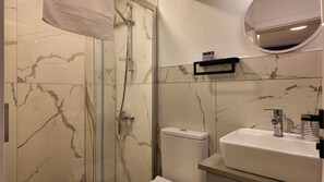 Standard Room | Bathroom - The Macaron Poyraz Guesthouse (Balıkesir)