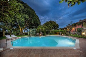 A heated pool - Linera 10, Emma Villas (Linera)
