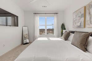 3 bedrooms, free WiFi, bed sheets - Signature 3BR 2BA | Open Concept | With Balcony (San Marcos)