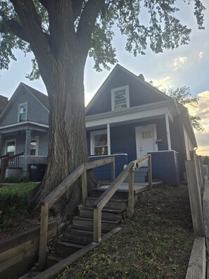 Exterior - 3-bedroom house near downtown Omaha between Little Italy and Little Bohemia! (Omaha)