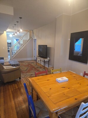 Dining - 3-bedroom house near downtown Omaha between Little Italy and Little Bohemia! (Omaha)