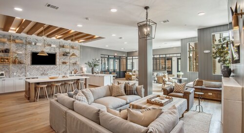 Stylish Ground Floor 2BR 2BA with Private Patio