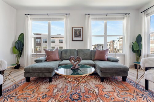 Elevated Contemporary 2BR 2BA with Balcony