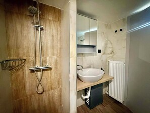 Shower, hair dryer, bidet, towels - The 38 Residents Thessaloniki (Thessaloniki)