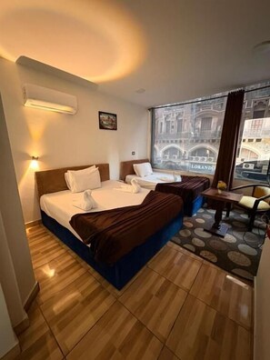 Quarto quádruplo superior, vista para a cidade