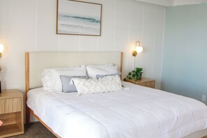 Room - The Cutty Sark: Beach Views, Balcony, on Atlantic Avenue (Virginia Beach)