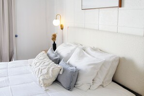 Room - The Cutty Sark: Beach Views, Balcony, on Atlantic Avenue (Virginia Beach)