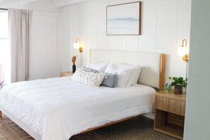 Room - The Cutty Sark: Beach Views, Balcony, on Atlantic Avenue (Virginia Beach)