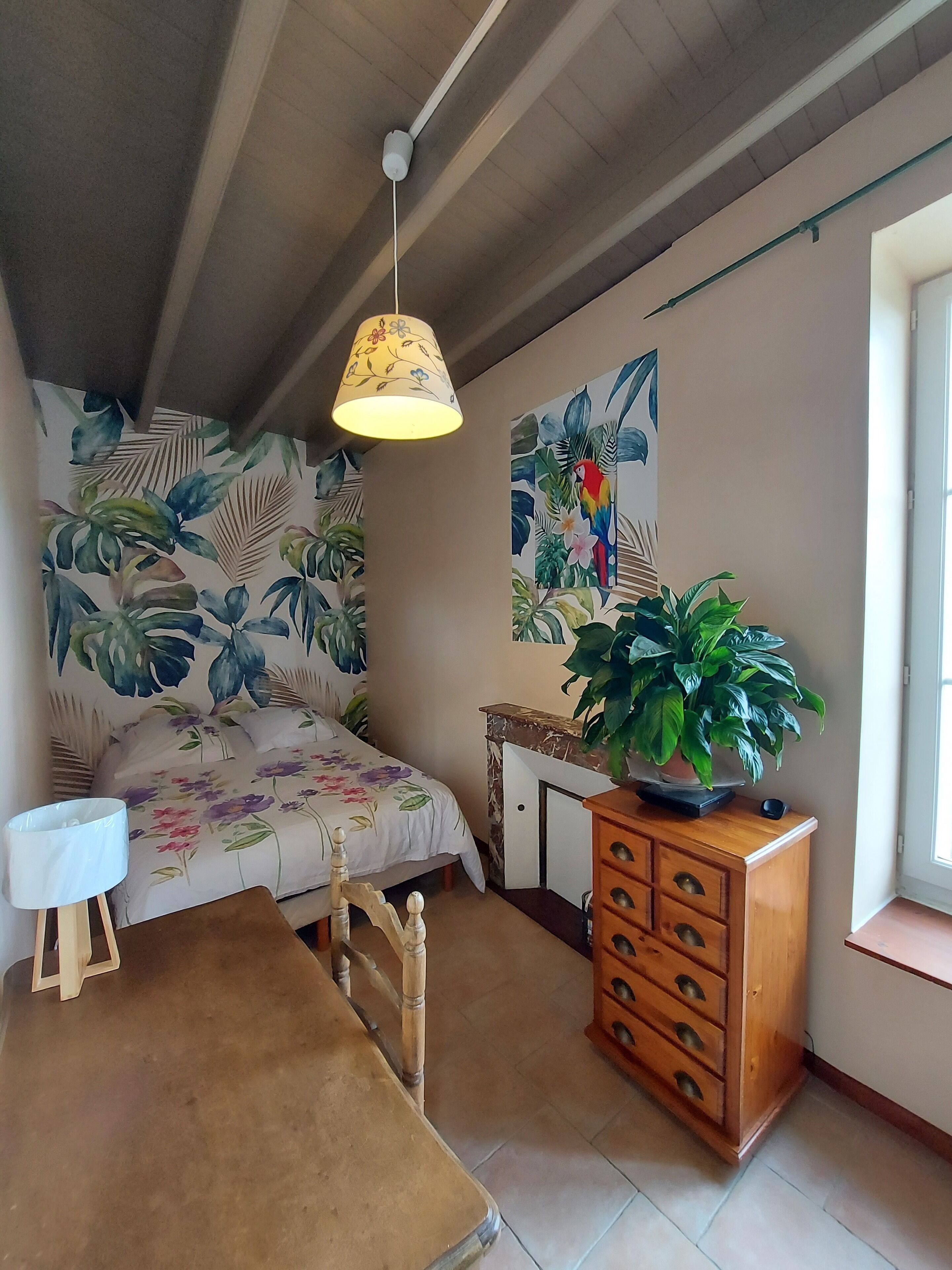 3 bedrooms, desk, iron/ironing board, travel crib