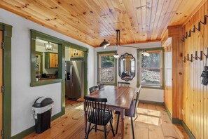 Dining - Fabulous 4BR/BA + Dens/ Renovated Lake Glenville, 15 to Cashiers (Glenville)