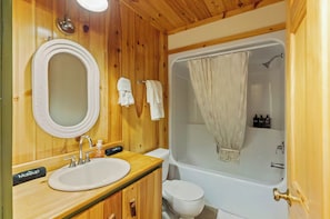 Shower, hair dryer, towels, soap - Fabulous 4BR/BA + Dens/ Renovated Lake Glenville, 15 to Cashiers (Glenville)