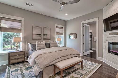 Luxurious and spacious 5-bedroom lake house in peaceful Lake Murray