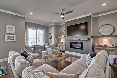 Luxurious and spacious 5-bedroom lake house in peaceful Lake Murray