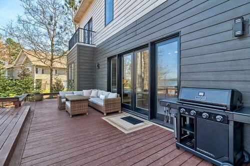 Luxurious and spacious 5-bedroom lake house in peaceful Lake Murray
