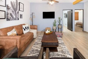 TV - Contemporary In-Town Home with Pool Casa Cactus (Puerto Peñasco)