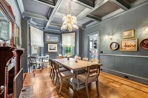 House - The Royce on Pelham - Luxury Family Estate (Newport)