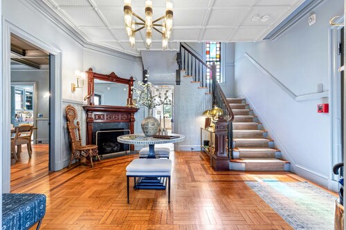 The Royce on Pelham - Luxury Family Estate