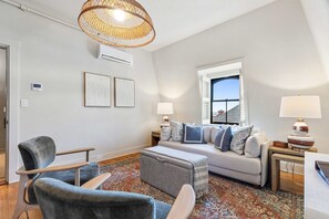 House - The Royce on Pelham - Luxury Family Estate (Newport)