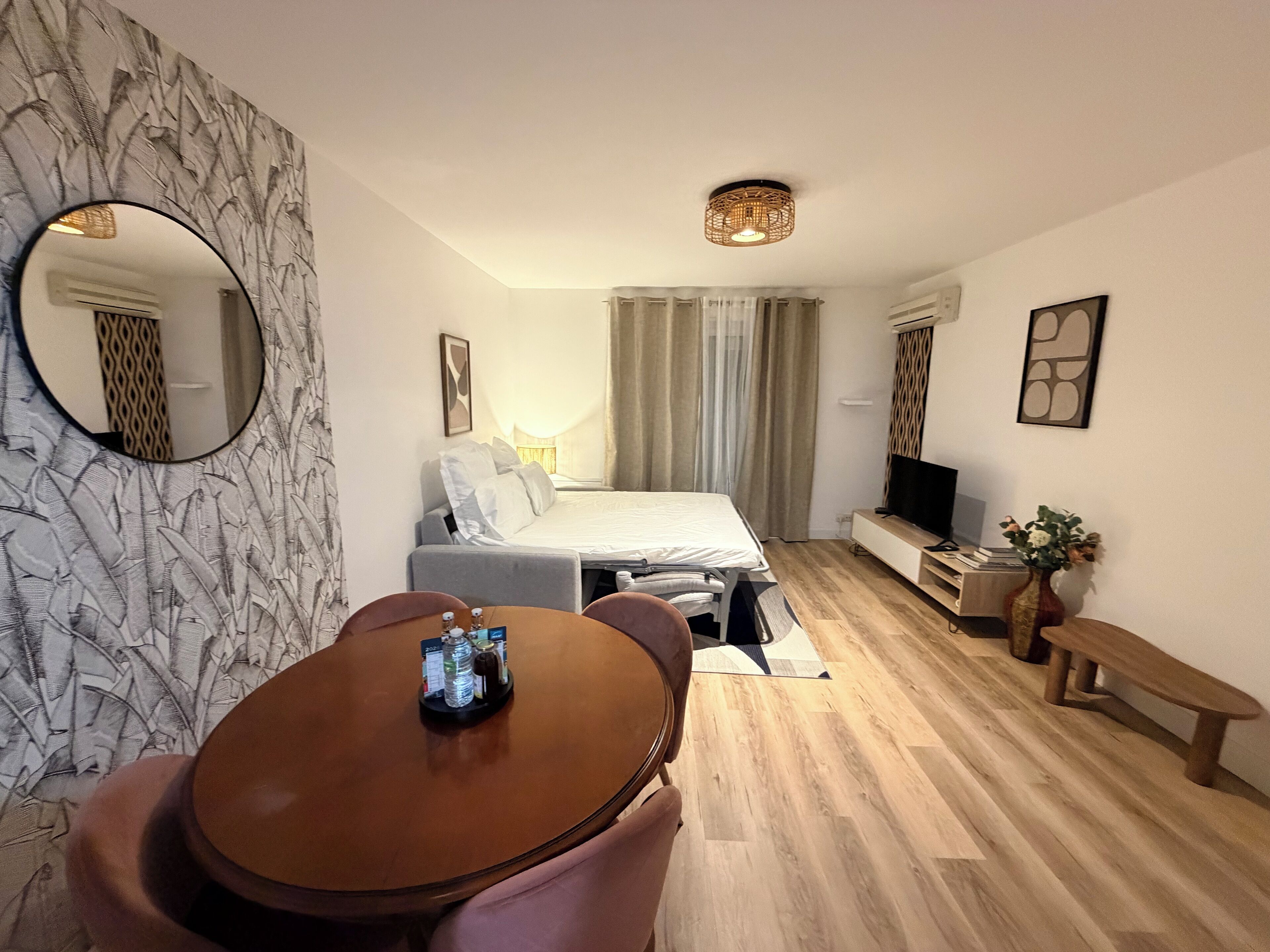 1 chambre, fer et planche à repasser, Wi-Fi, draps fournis
