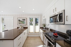Fridge, microwave, oven, stovetop - New Listing (Premier Host) • No Upstairs Neighbor • Patio + W/D (Napa)
