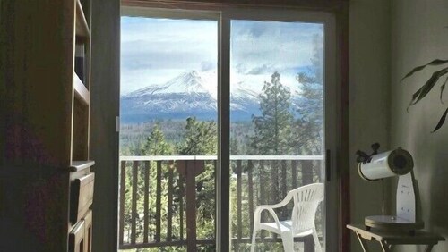 30 Night Minimum, Shasta View Villa