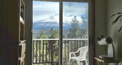 30 Night Minimum, Shasta View Villa