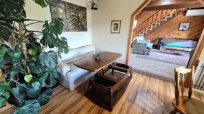Interior - 30 Night Minimum, Shasta View Villa (Weed)