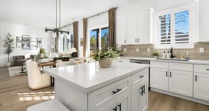 Modern*Fully Fenced Yard*A/C* Near Forest