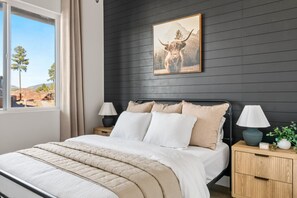 4 habitaciones, escritorio y tabla de planchar con plancha 