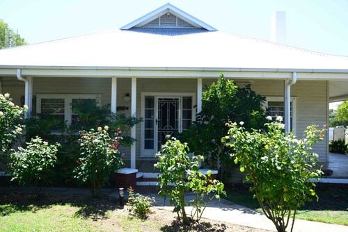 Renovated period home - close to shops, pubs, restaurants and the Murray River