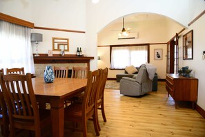 Dining - Renovated period home - close to shops, pubs, restaurants and the Murray River (Tocumwal)