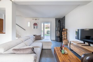 Living area - Villa du Soleil-Pool & Parking-Wifi-Clim - Near Montpellier and the sea (Clapiers)