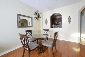 Dining - Elegant Luxury Across from Universal Epic Park! (Orlando)