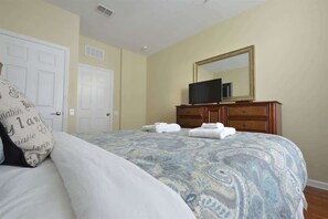 2 bedrooms, WiFi - Elegant Luxury Across from Universal Epic Park! (Orlando)