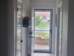 Interior - 4 bed, 2 baths, 2 king, 1 queen, 2 full close to AT&T Stadium, DFW Airport (Irving)