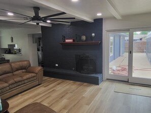 Living area - 4 bed, 2 baths, 2 king, 1 queen, 2 full close to AT&T Stadium, DFW Airport (Irving)