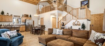 Peaceful Pines- A Pet Friendly Cabin In Pinetop Country Club That Sleeps 15!
