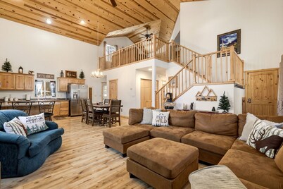 Peaceful Pines- A Pet Friendly Cabin In Pinetop Country Club That Sleeps 15!