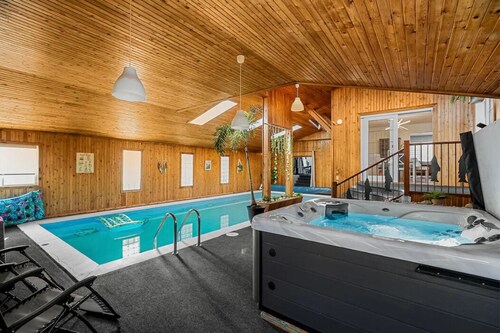 Luxe Paradise - Indoor Pool, Hot tub, Sauna, Gym !