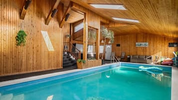 Piscina interna, piscina aquecida